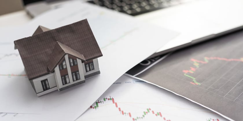 Home model and red arrow graph with growing value