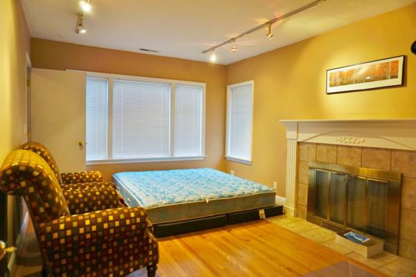 823 NE 65th St, #C, Seattle WA 98115 - Photo 2