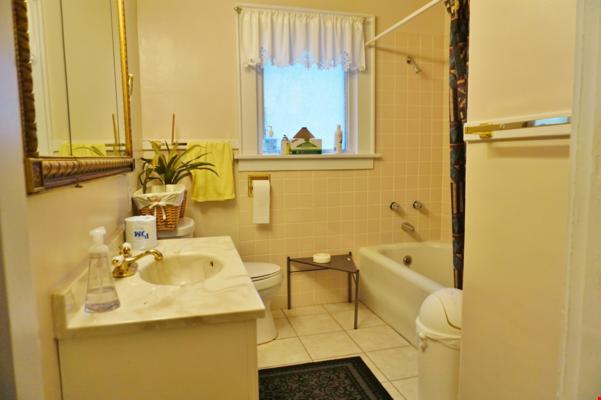 823 NE 65th St, #D, Seattle WA 98115 - Photo 5