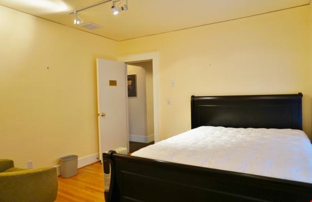 823 NE 65th St, #D, Seattle WA 98115 - Photo 3