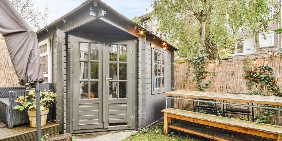 Tiny house in a rental's backyard 