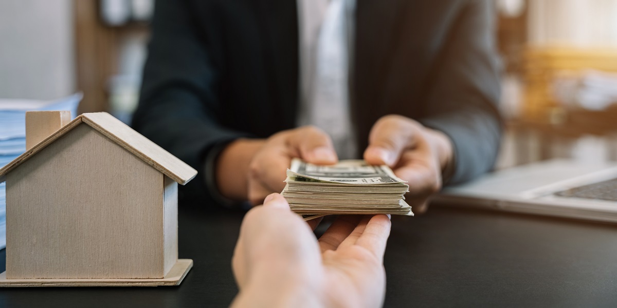 investor buying a house with cash